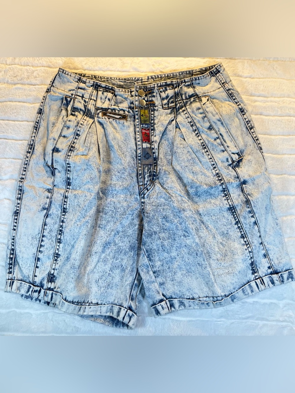 Vintage 90s Acid Wash Denim Shorts Pleated High Waisted Y2K Grunge Festival 34